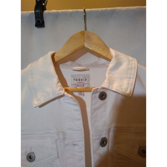 Torrid Women's White Sleeveless Cotton Blend Button-Down Crop Top Size 2 - Picture 4 of 6